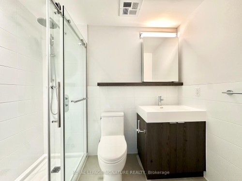 210-664 Spadina Avenue, Toronto, ON - Indoor Photo Showing Bathroom