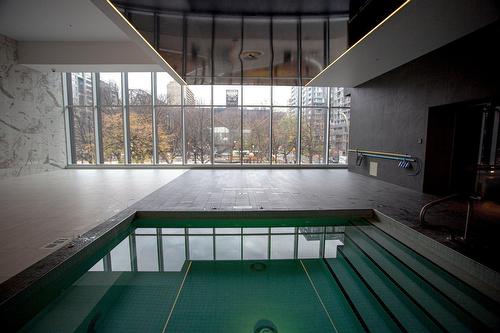 Piscine - 914-2320 Rue Tupper, Montréal (Ville-Marie), QC - Indoor Photo Showing Other Room