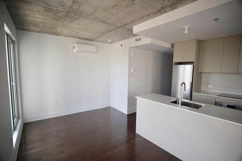 Salon - 914-2320 Rue Tupper, Montréal (Ville-Marie), QC - Indoor Photo Showing Kitchen