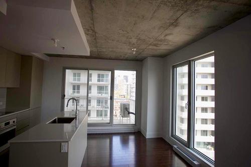 Salon - 914-2320 Rue Tupper, Montréal (Ville-Marie), QC - Indoor Photo Showing Kitchen