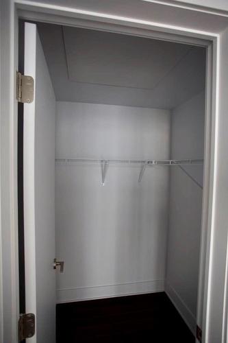 Penderie (Walk-in) - 914-2320 Rue Tupper, Montréal (Ville-Marie), QC - Indoor With Storage