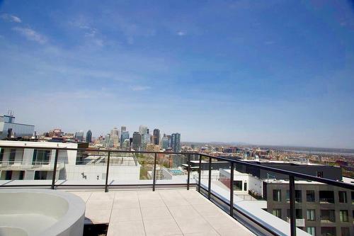 Pool - 914-2320 Rue Tupper, Montréal (Ville-Marie), QC - Outdoor With Balcony With View