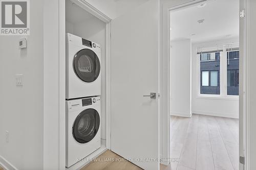 4 - 3069 Pharmacy Avenue, Toronto, ON - Indoor Photo Showing Laundry Room