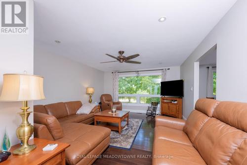 1 Cassidy Lane, Caledon, ON - Indoor Photo Showing Living Room