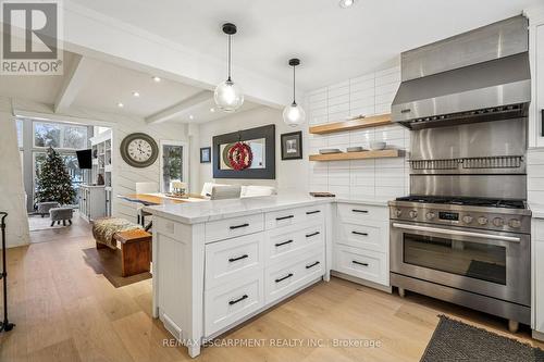 144 Carmichael Crescent, Blue Mountains, ON - Indoor Photo Showing Kitchen With Upgraded Kitchen