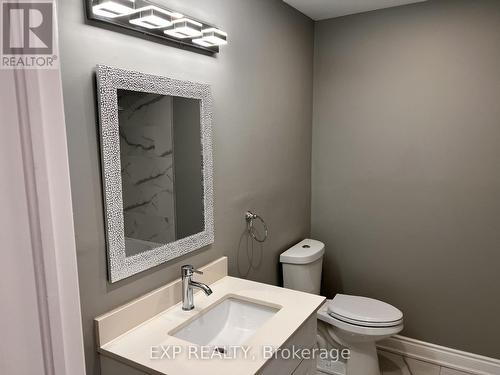 64 Gainsborough Road, Hamilton, ON - Indoor Photo Showing Bathroom