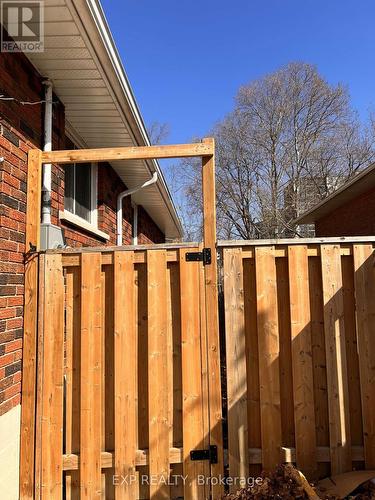 64 Gainsborough Road, Hamilton, ON - Outdoor