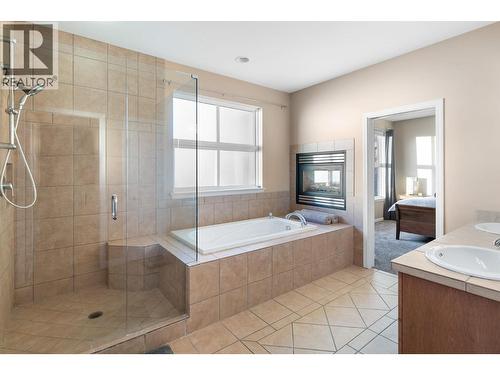 3582 Camelback Drive, Kelowna, BC - Indoor Photo Showing Bathroom