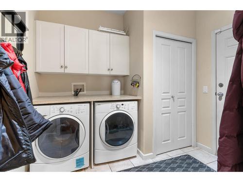 3582 Camelback Drive, Kelowna, BC - Indoor Photo Showing Laundry Room