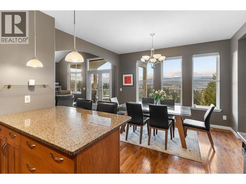 3582 Camelback Drive, Kelowna, BC - Indoor Photo Showing Dining Room