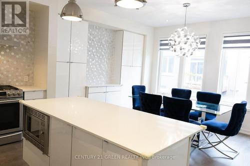 206 Huguenot Road, Oakville, ON - Indoor