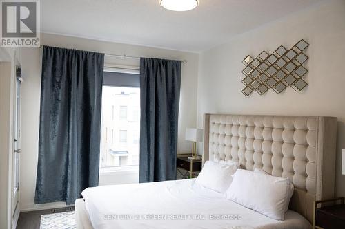 206 Huguenot Road, Oakville, ON - Indoor Photo Showing Bedroom