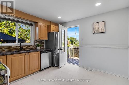 2 Brookhaven Court, Ottawa, ON - Indoor Photo Showing Kitchen