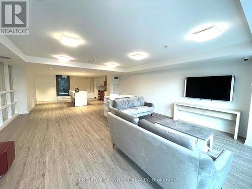 402R - 231 College Street, Toronto, ON - Indoor