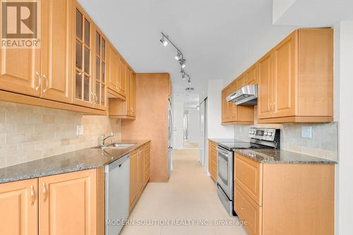Modern Kitchen - 426 - 32 Clarissa Drive, Richmond Hill, ON - Indoor Photo Showing Kitchen