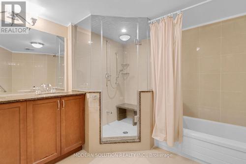 426 - 32 Clarissa Drive, Richmond Hill, ON - Indoor Photo Showing Bathroom