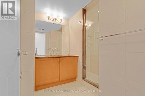 426 - 32 Clarissa Drive, Richmond Hill, ON - Indoor Photo Showing Bathroom
