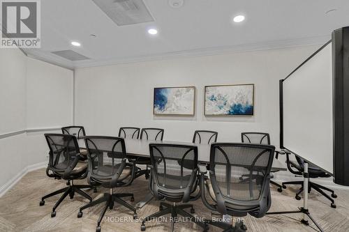 426 - 32 Clarissa Drive, Richmond Hill, ON - Indoor