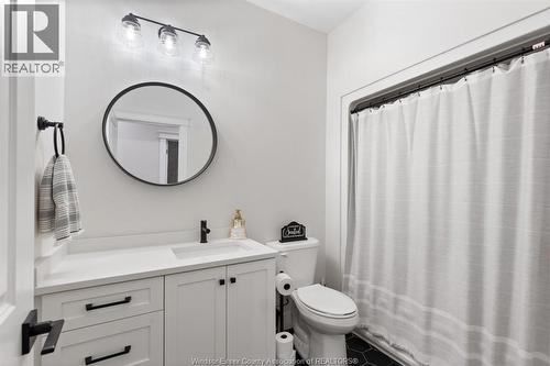 22 Lundy Street, Amherstburg, ON - Indoor Photo Showing Bathroom