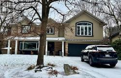 1302 HILLVIEW CRESCENT  Oakville, ON L6H 2C7