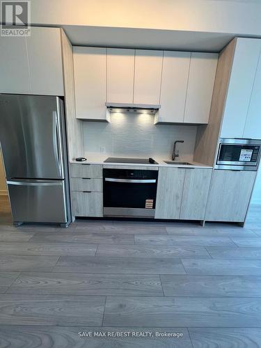 511 - 1007 The Queensway, Toronto, ON - Indoor Photo Showing Kitchen