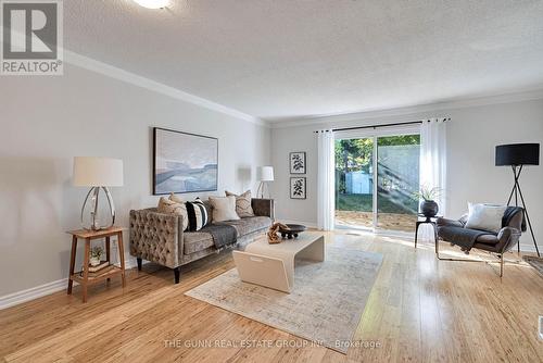 6 Olympic Crescent, London North (North I), ON - Indoor Photo Showing Living Room