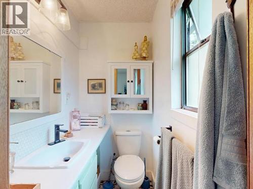 7889 Highway 101, Powell River, BC - Indoor Photo Showing Bathroom
