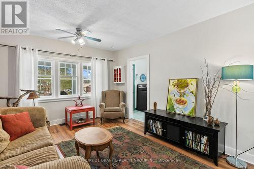 42 Chemaushgon Road, Bancroft (Bancroft Ward), ON - Indoor Photo Showing Living Room