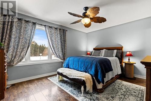 379 Michael Drive, Welland (N. Welland), ON - Indoor Photo Showing Bedroom