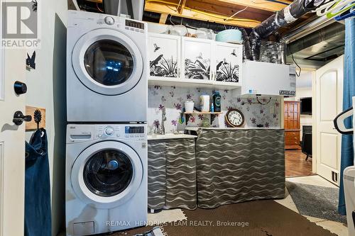 379 Michael Drive, Welland (N. Welland), ON - Indoor Photo Showing Laundry Room