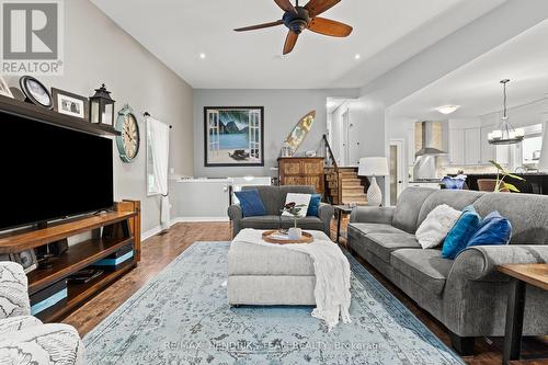 379 Michael Drive, Welland (N. Welland), ON - Indoor Photo Showing Living Room
