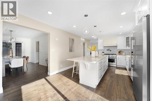 2989 Lakeshore Rd 305, Comber, ON - Indoor Photo Showing Kitchen