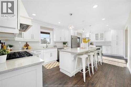 2898 Lakeshore Rd 305, Comber, ON - Indoor Photo Showing Kitchen With Upgraded Kitchen