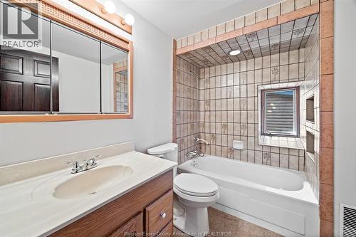1818 Erie Avenue, Amherstburg, ON - Indoor Photo Showing Bathroom