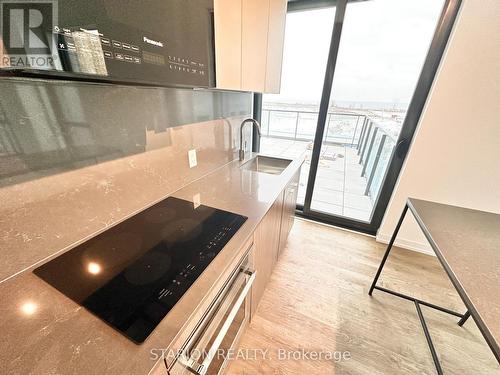 205 - 251 Masonry Way, Mississauga, ON - Indoor Photo Showing Kitchen With Upgraded Kitchen
