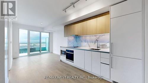 1016 - 1100 Sheppard Avenue W, Toronto, ON - Indoor