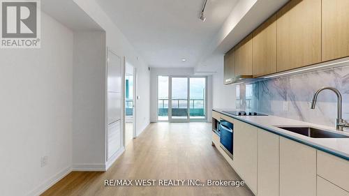 1016 - 1100 Sheppard Avenue W, Toronto, ON - Indoor Photo Showing Kitchen