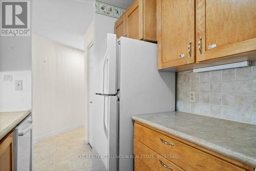 204 - 11 Centre Street, Greater Napanee (Greater Napanee), ON - Indoor Photo Showing Kitchen