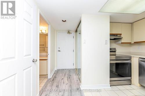 907 - 600 Rexdale Boulevard, Toronto, ON - Indoor