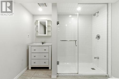 1624 Gallant Drive, Mississauga, ON - Indoor Photo Showing Bathroom