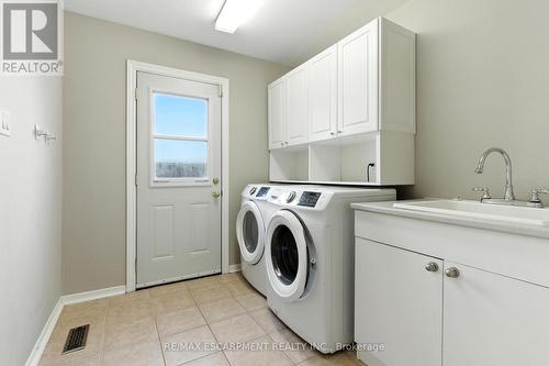 1624 Gallant Drive, Mississauga, ON - Indoor Photo Showing Laundry Room