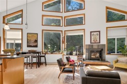 978 Peninsula Rd  Ucluelet, BC V0R 3A0