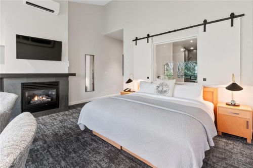 424-596 Marine Dr, Ucluelet, BC - Indoor Photo Showing Bedroom