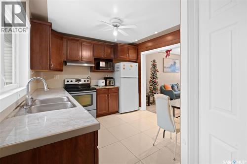212 W Avenue S, Saskatoon, SK - Indoor Photo Showing Kitchen With Double Sink