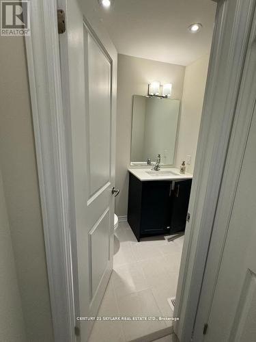 6 Wagon Lane N, Barrie, ON - Indoor Photo Showing Bathroom