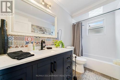 31 Raleigh Street, Hamilton, ON - Indoor Photo Showing Bathroom