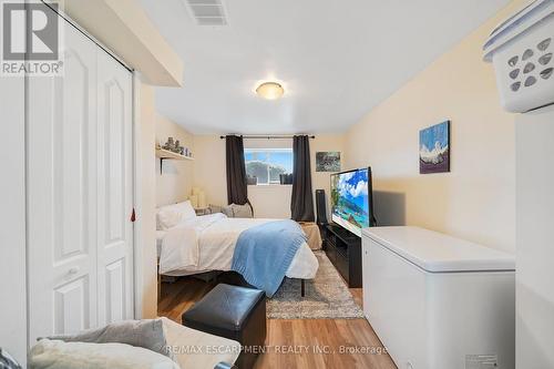 31 Raleigh Street, Hamilton, ON - Indoor Photo Showing Bedroom