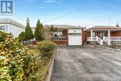 25 BENTWORTH AVENUE  Toronto, ON M6A 1P1