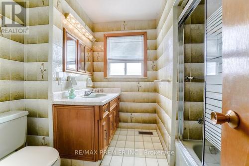 25 Bentworth Avenue, Toronto, ON - Indoor Photo Showing Bathroom