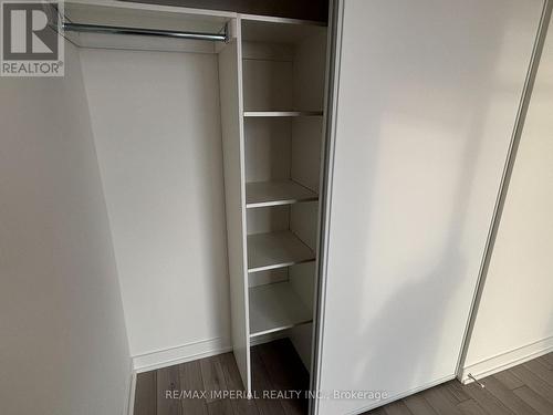 closet2 - 706 - 3071 Trafalgar Road, Oakville, ON - Indoor